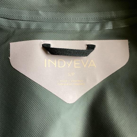 Indyeva, size small rain jacket - Picture 5 of 5